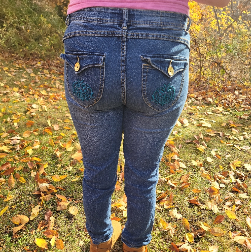 Apple Bottom Jeans - Picture 3 of 13